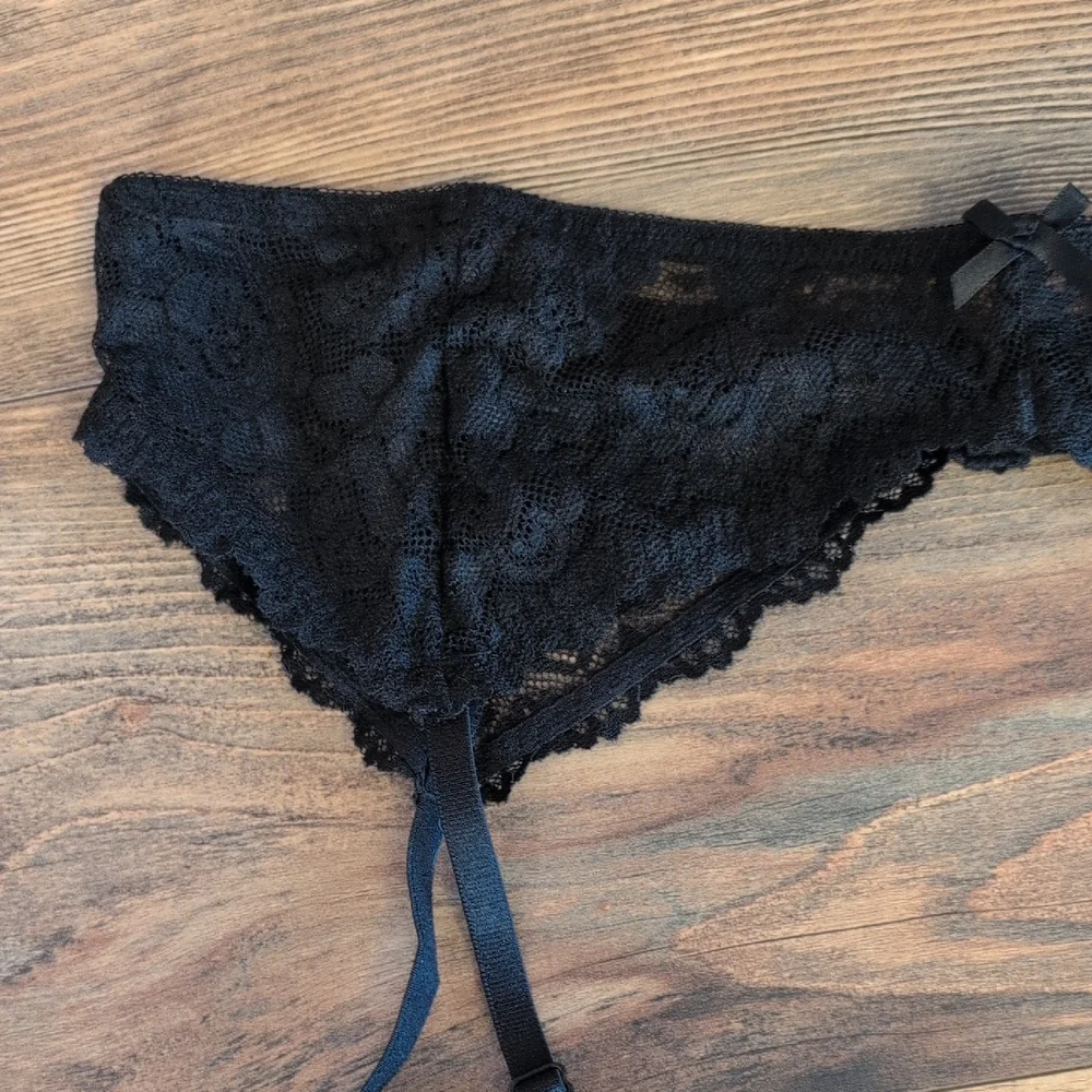Torrid Black Lace Garter Belt 1/2 Plus Size                                 C355